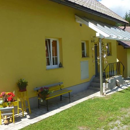 Gemuetliches Ferienhaus Am Waldrand เทรอโพลาค ภายนอก รูปภาพ