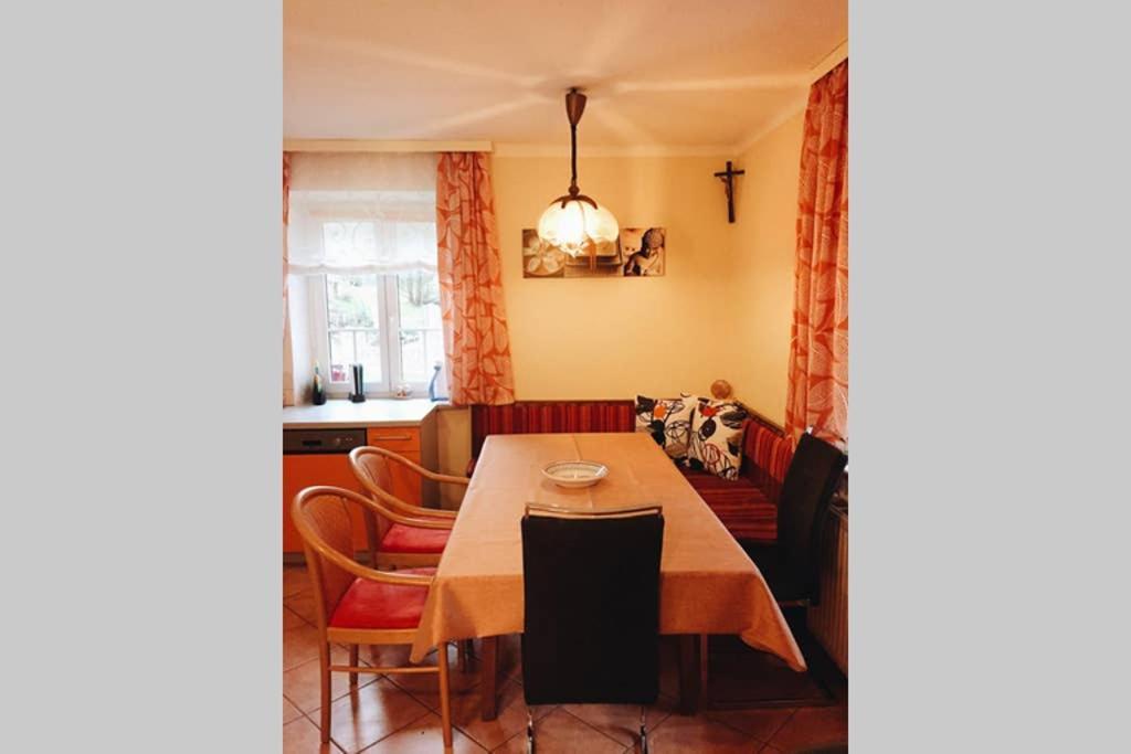 Gemuetliches Ferienhaus Am Waldrand เทรอโพลาค ภายนอก รูปภาพ